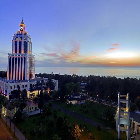 Sheraton Batumi Hotel Bagian luar foto The tower at sunset