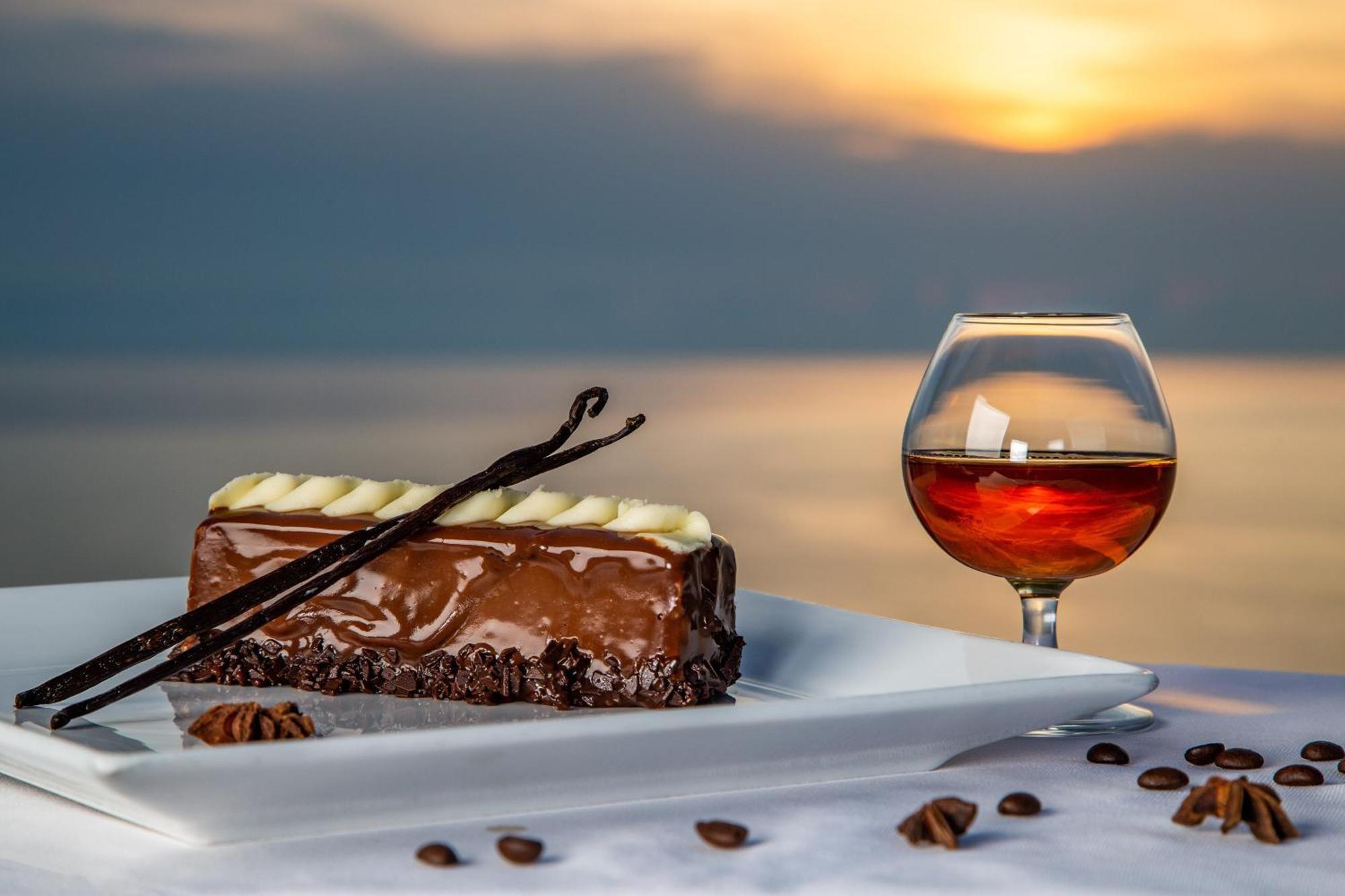 Sheraton Batumi Hotel Bagian luar foto A glass of brandy