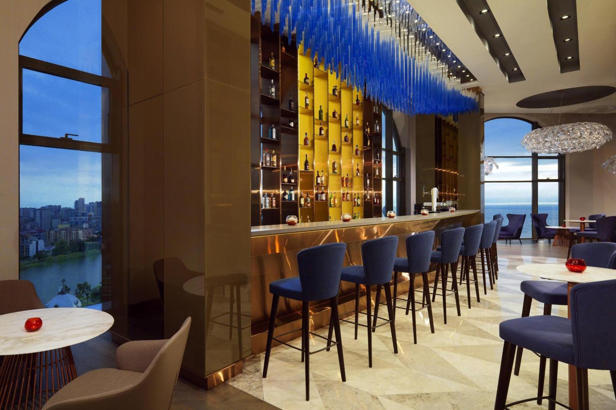 Sheraton Batumi Hotel Bagian luar foto The bar at the 360° Sky Lounge