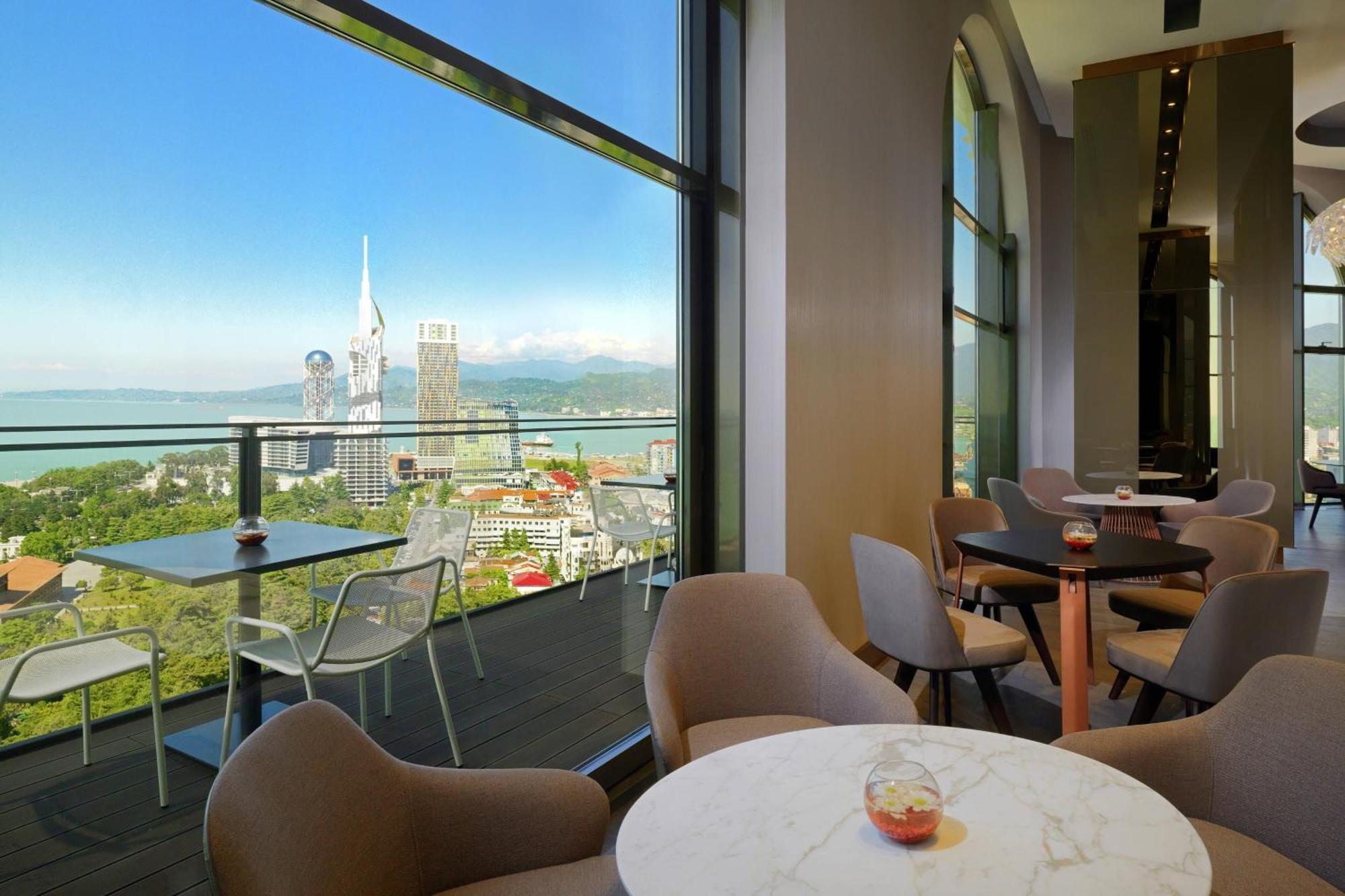 Sheraton Batumi Hotel Bagian luar foto View from the Sky Bar