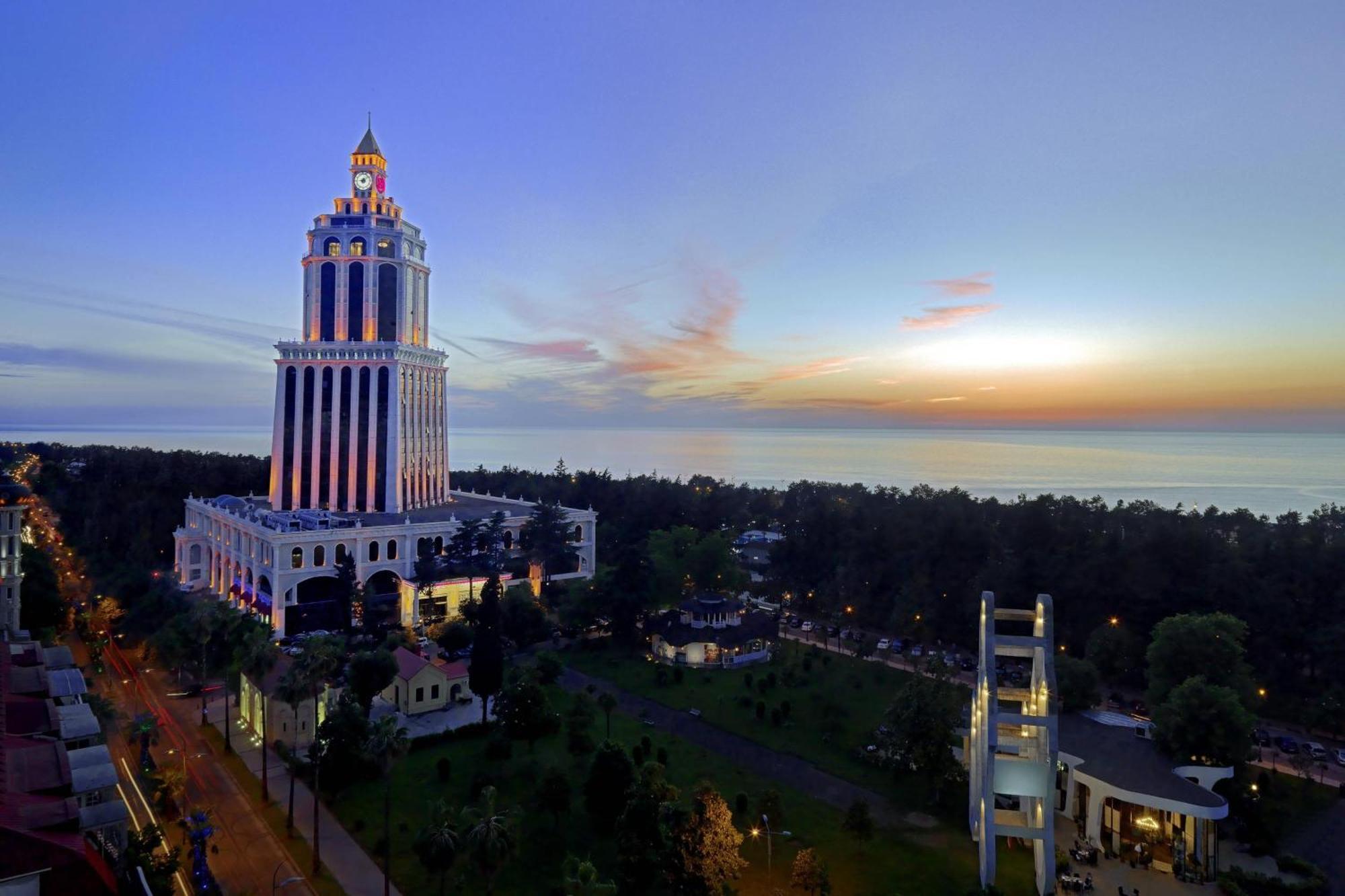 Sheraton Batumi Hotel Bagian luar foto The tower at sunset