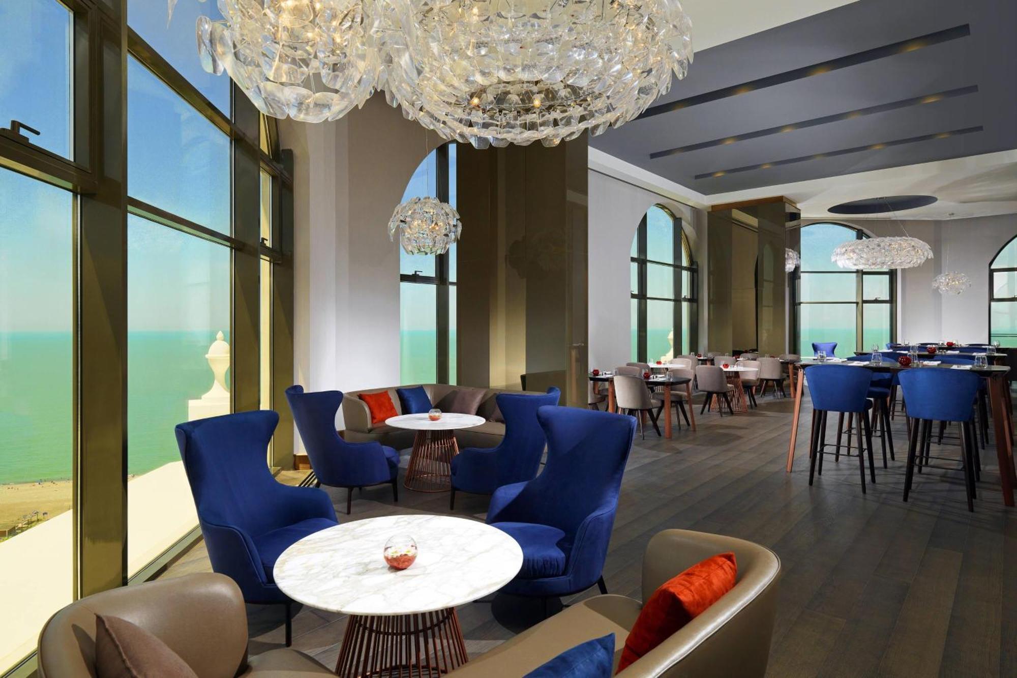 Sheraton Batumi Hotel Bagian luar foto The Lounge at the 360° Sky Lounge