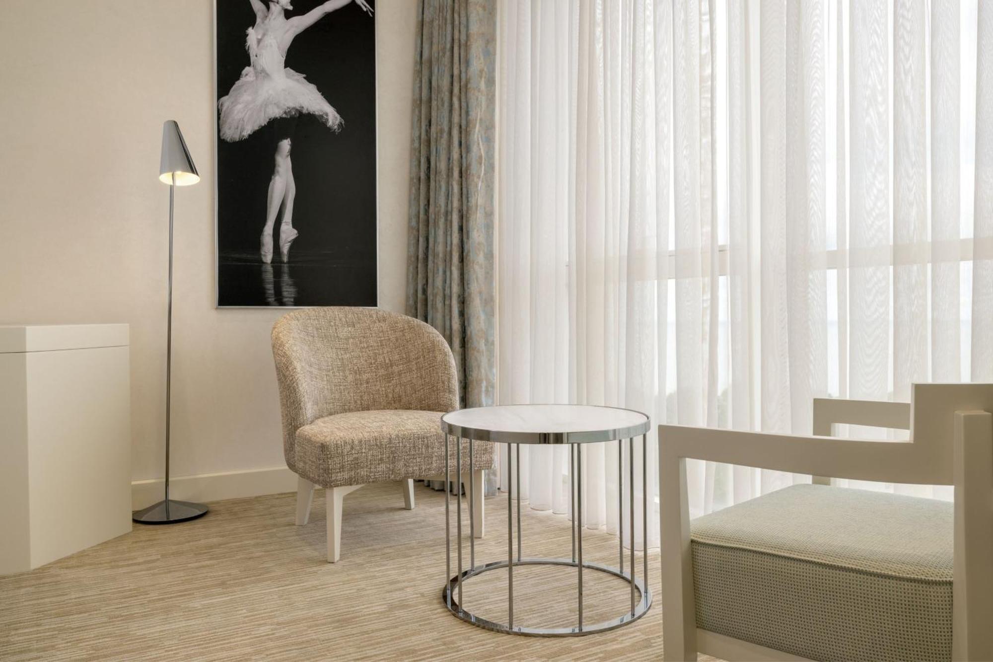 Sheraton Batumi Hotel Bagian luar foto A floor lamp
