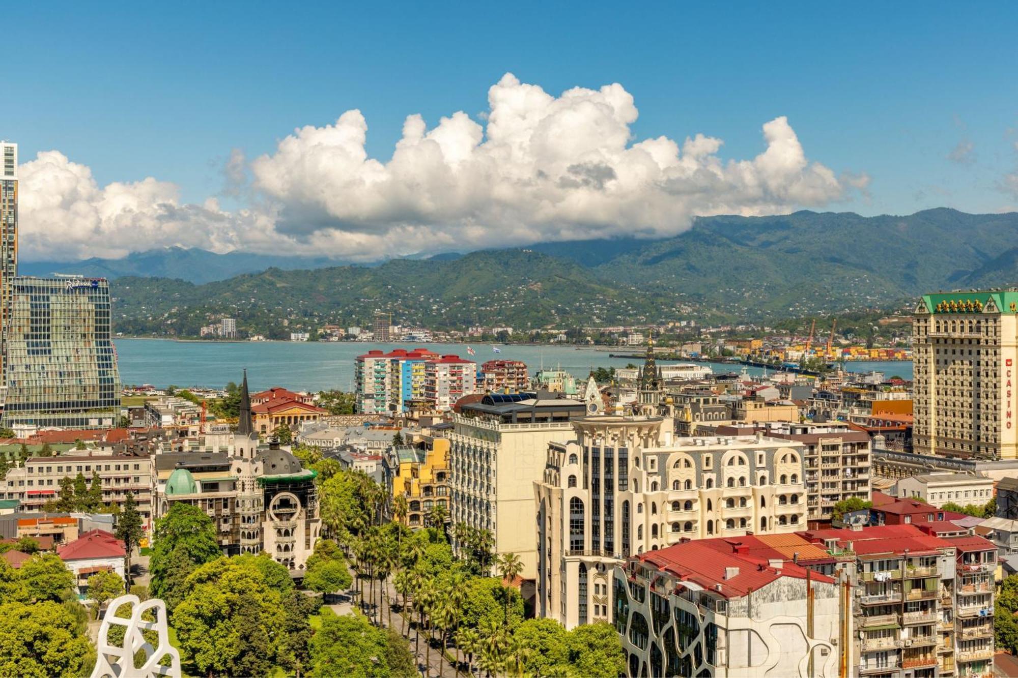 Sheraton Batumi Hotel Bagian luar foto Vladivostok skyline