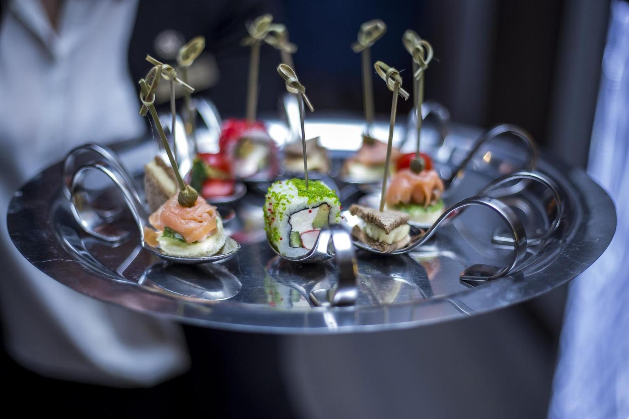 Sheraton Batumi Hotel Bagian luar foto Canapés