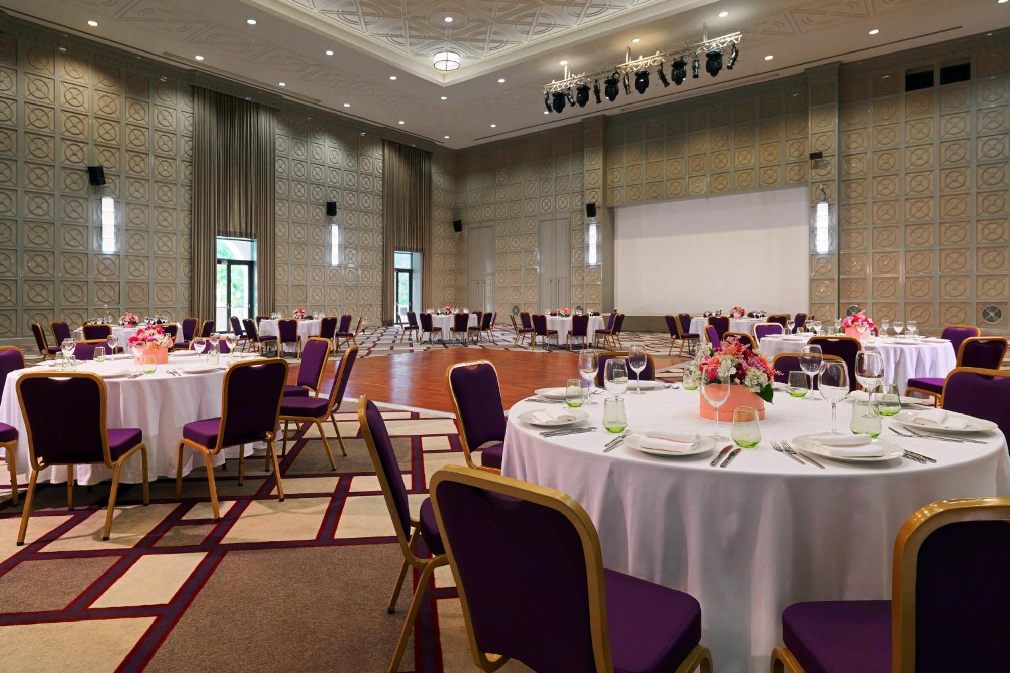 Sheraton Batumi Hotel Bagian luar foto The ballroom