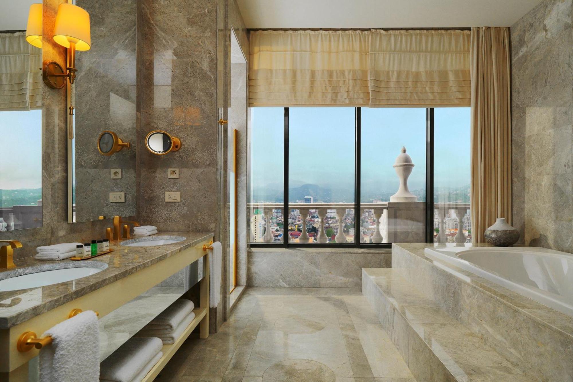 Sheraton Batumi Hotel Bagian luar foto A bathroom at the hotel