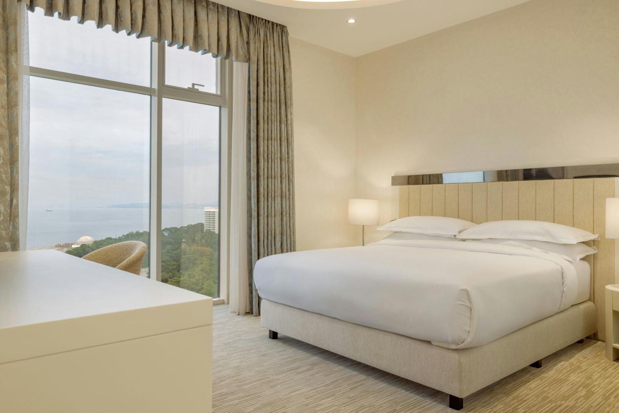 Sheraton Batumi Hotel Bagian luar foto A bedroom at the hotel