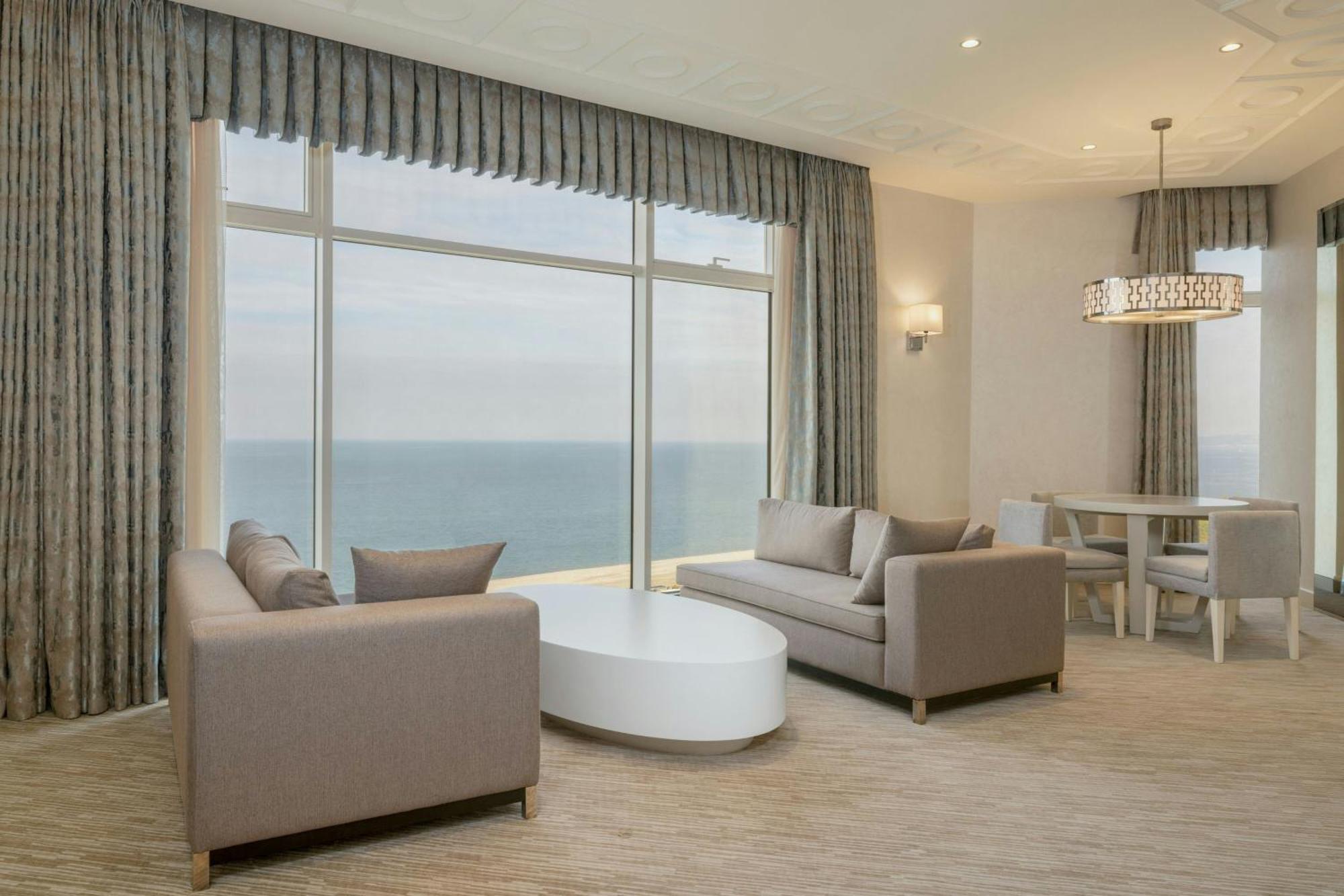 Sheraton Batumi Hotel Bagian luar foto A living room in a typical apartment