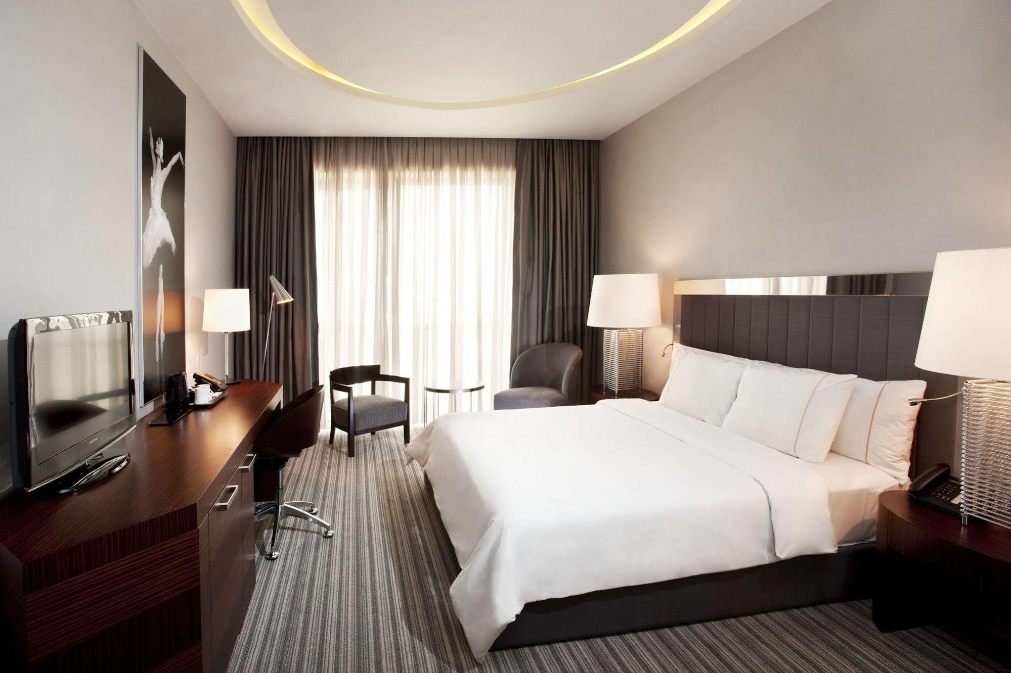 Sheraton Batumi Hotel Ruang foto Deluxe room