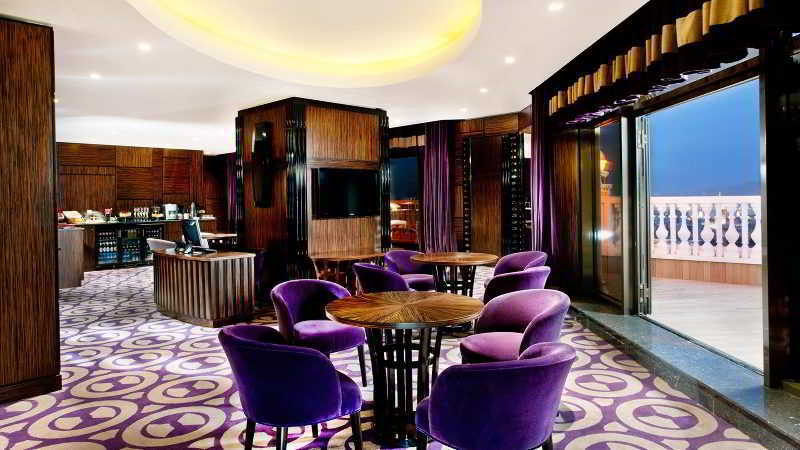 Sheraton Batumi Hotel Bagian luar foto The Club lounge at Beijing Capital International Airport